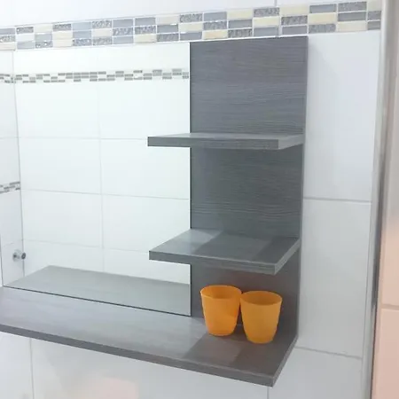 アパート Avi Goodhouse *