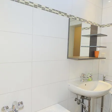 アパート Avi Goodhouse *