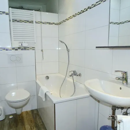 アパート Avi Goodhouse デュッセルドルフ