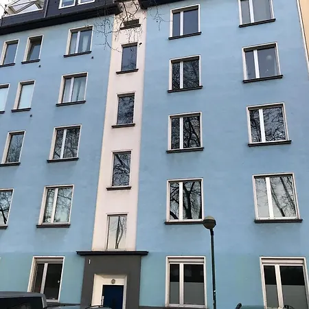 Avi Goodhouse Apartment *