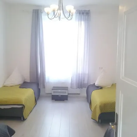 Avi Goodhouse Apartment