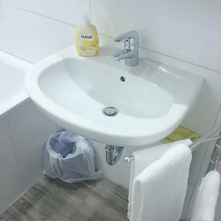 Apartment Avi Goodhouse