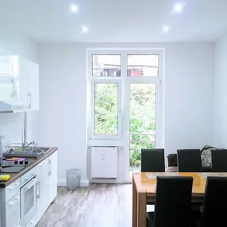 Avi Goodhouse Apartment